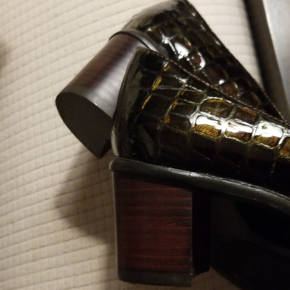 Liz Claiborne 2" closed toe heel - Picture 4 of 8